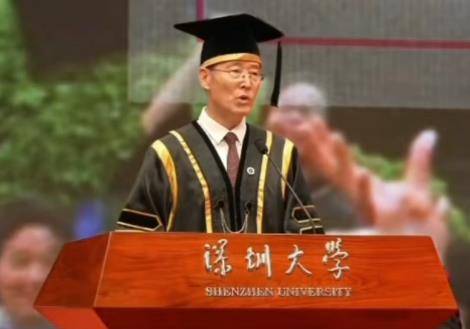 【教育关注】将最走心的祝福送给毕业生！深大党委书记徐波深情寄语毕业生：“我希望你们终其一生，都能做一个有情有义的人！”